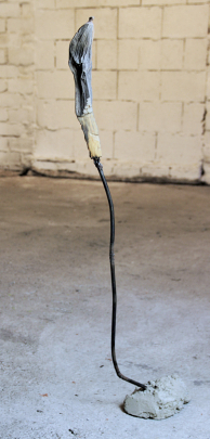 WEIBLICHER HOLZSCHEIT- TORSO 3 - Holz, Feuer, Eisen, Beton, Höhe 65 cm, Ansicht 2