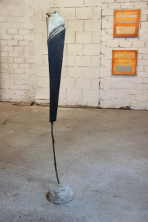 HOLZSCHEIT-TORSO 1 - Holz, Feuer, Eisen, Beton, Höhe 135 cm, Ansicht 3