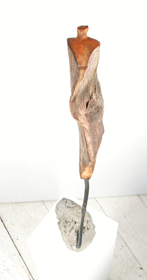 WEIBLICHER HOLZSCHEIT- TORSO 3 - Holz, Feuer, Eisen, Beton, Höhe 65 cm, Ansicht 3